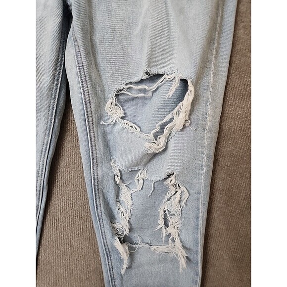 American Eagle Strigid Mom Jeans Womens 27 4 Blue Light Wash Destroyed NEW - Picture 5 of 13